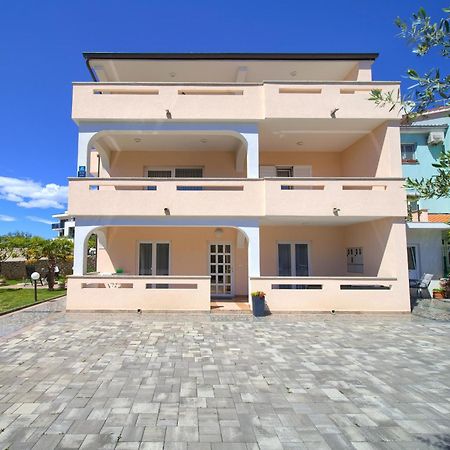Apartmani Assa Krk Кърк Екстериор снимка