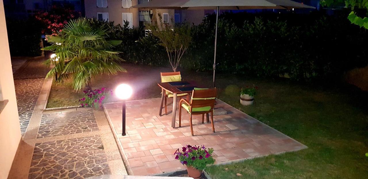 Apartmani Assa Krk Кърк Екстериор снимка
