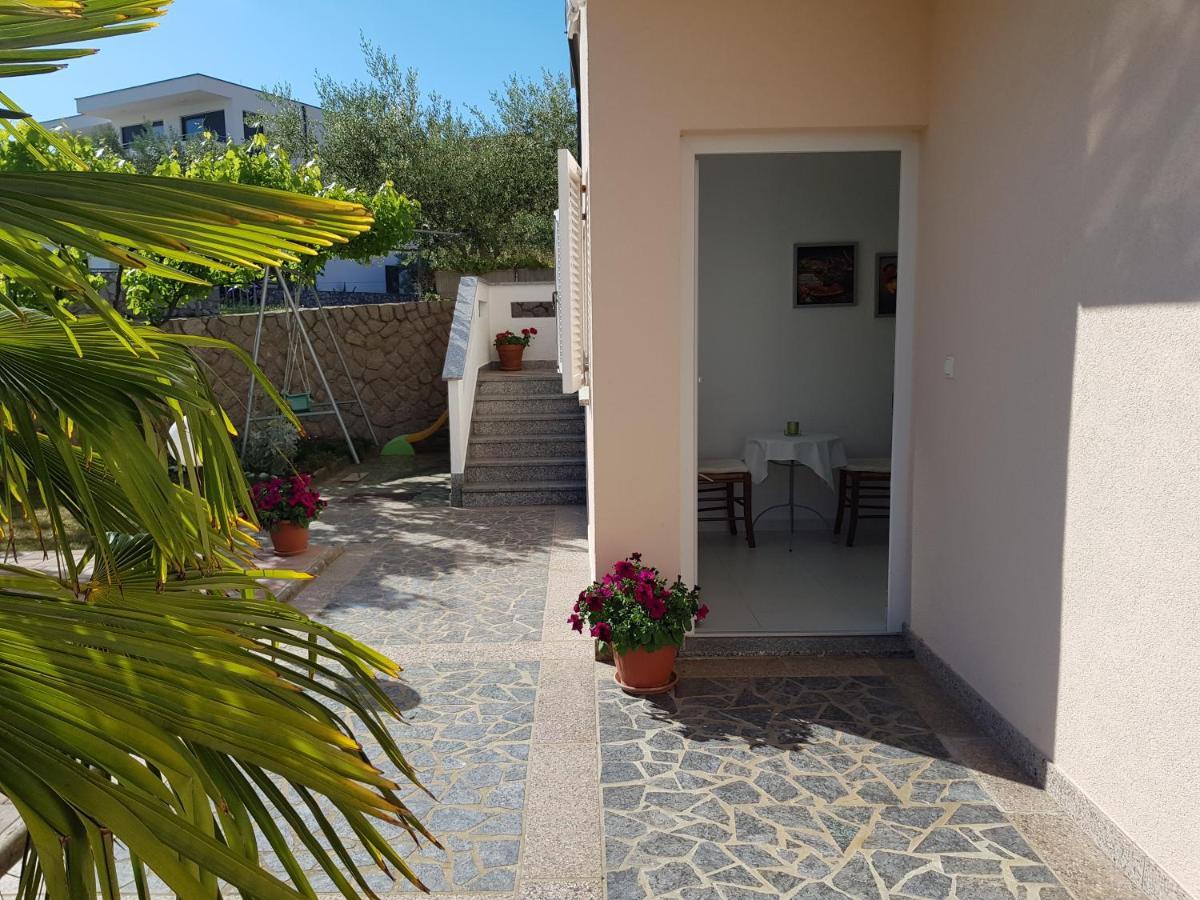 Apartmani Assa Krk Кърк Екстериор снимка