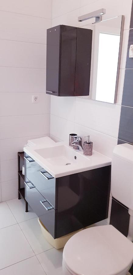 Apartmani Assa Krk Кърк Екстериор снимка