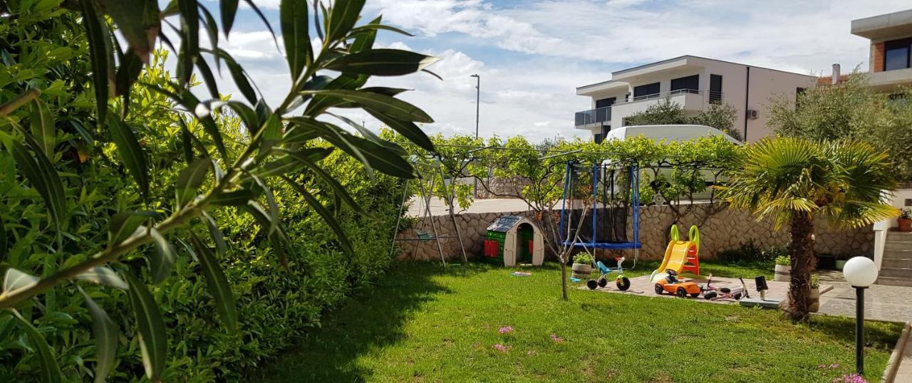 Apartmani Assa Krk Кърк Екстериор снимка