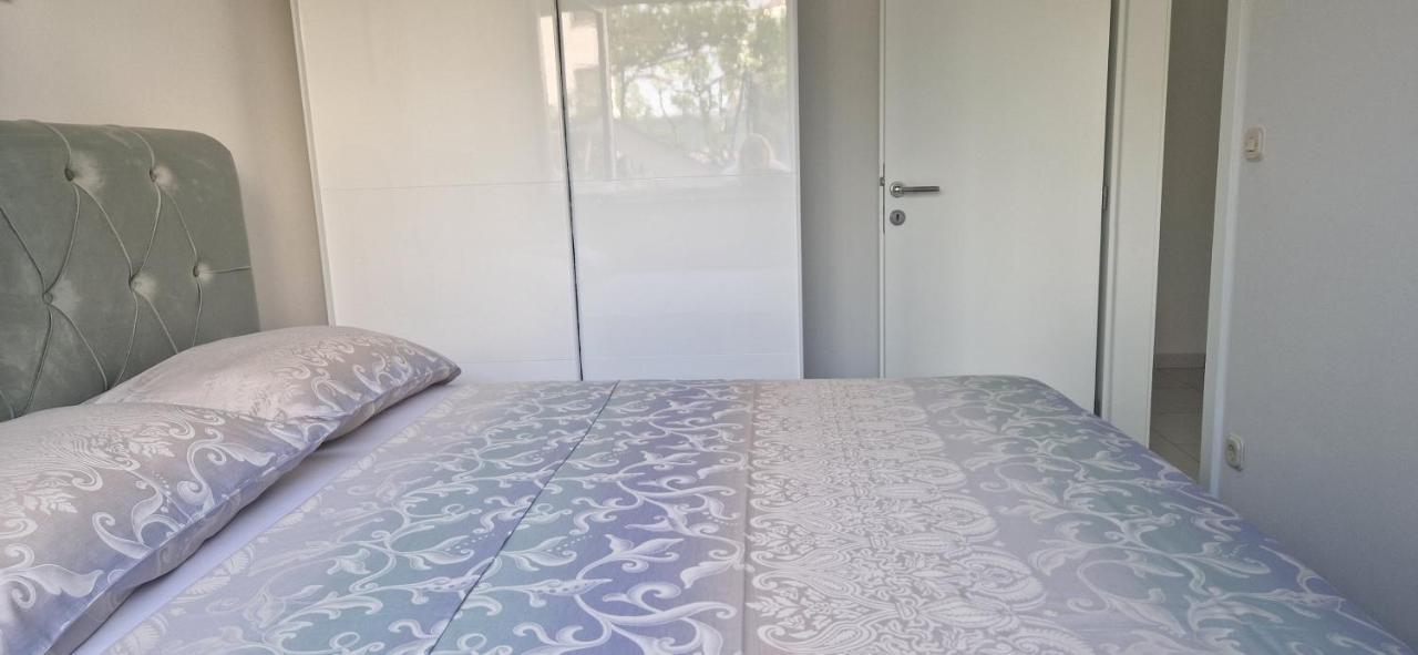 Apartmani Assa Krk Кърк Екстериор снимка