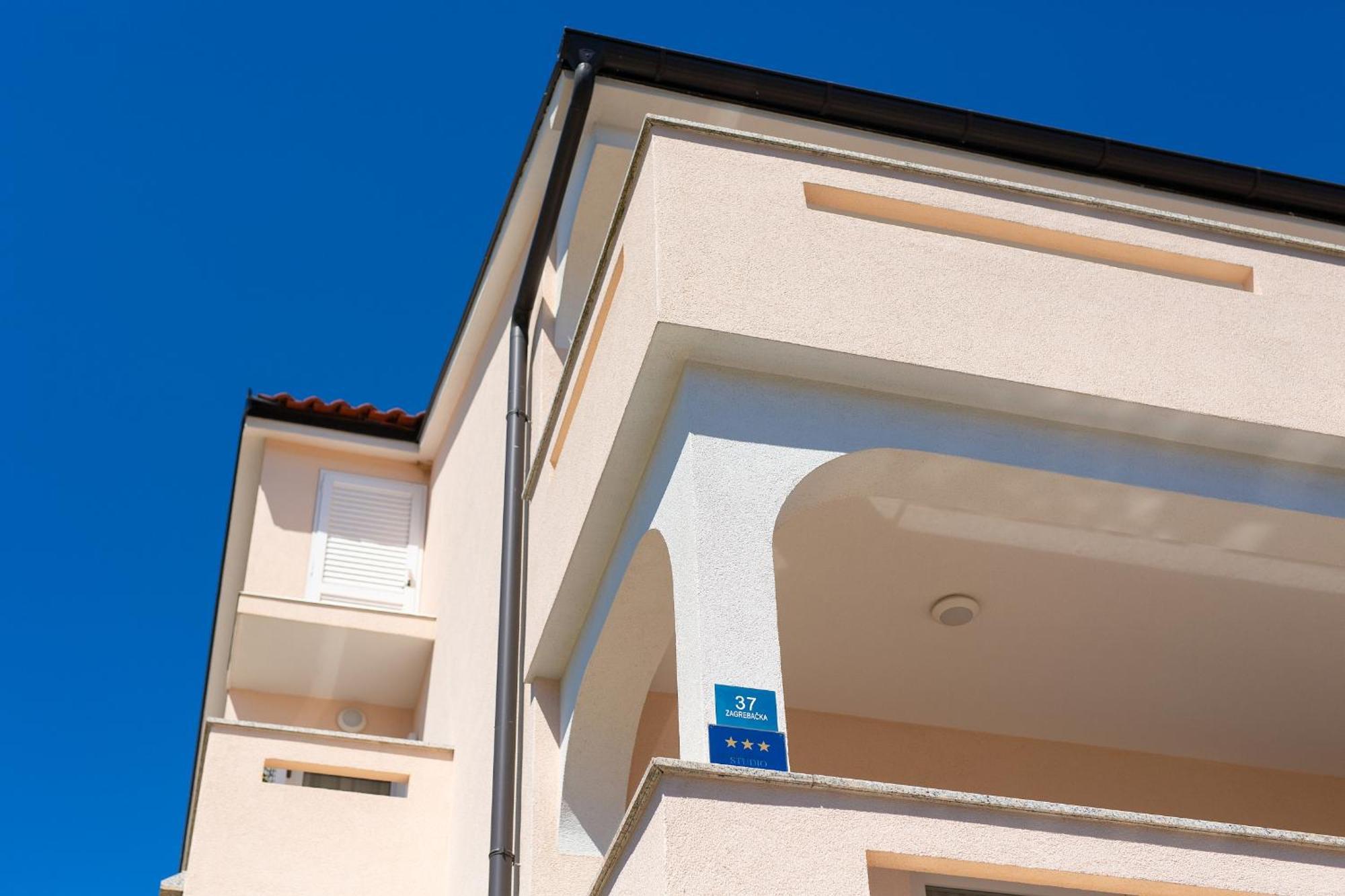 Apartmani Assa Krk Кърк Екстериор снимка