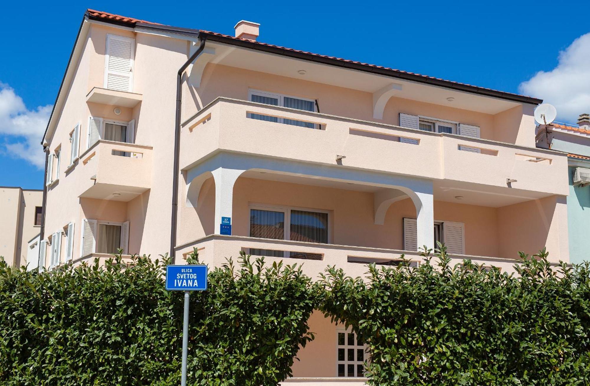 Apartmani Assa Krk Кърк Екстериор снимка