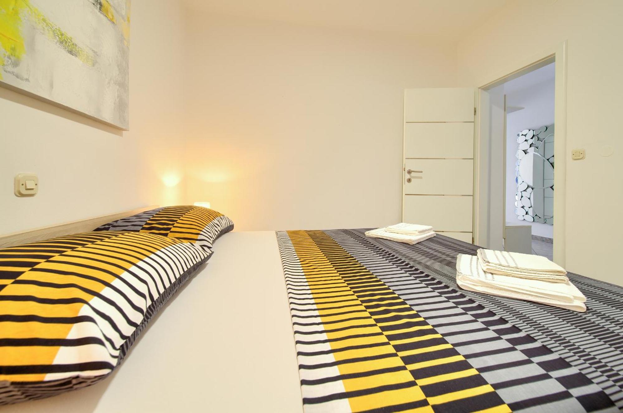 Apartmani Assa Krk Кърк Екстериор снимка