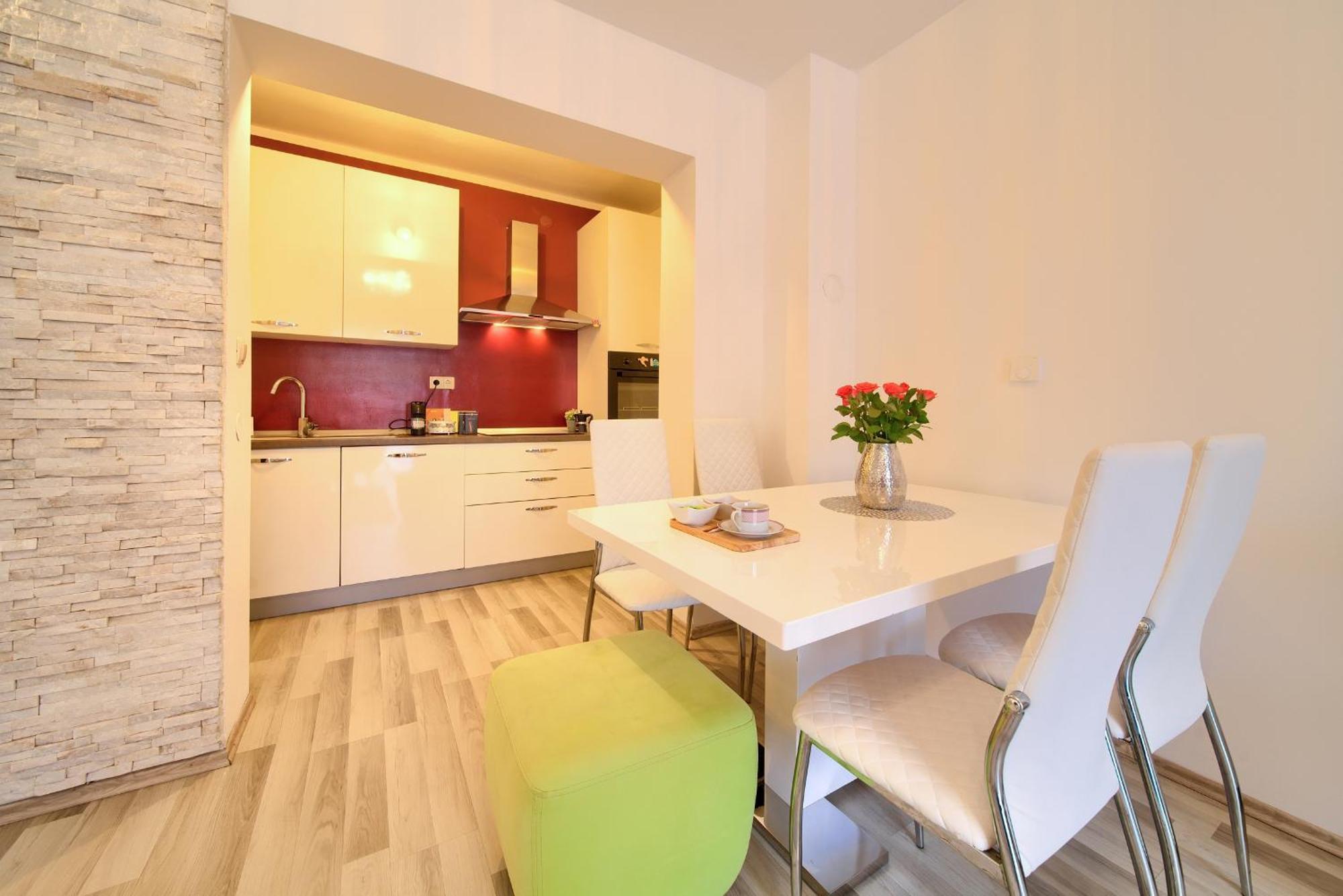Apartmani Assa Krk Кърк Екстериор снимка